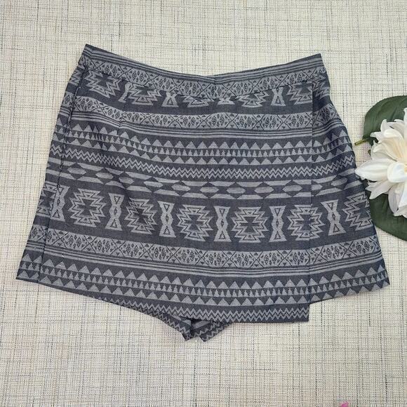 1 State Women's Skort Gray Aztec Tribal Print Asymmetrical Hem Size Small - Picture 5 of 6